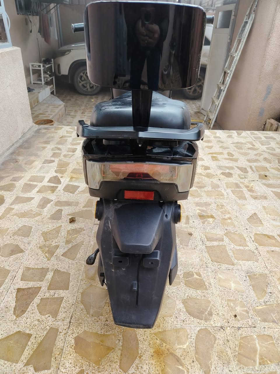 السلام عليكم 
مكلف بالنشر
ماطور شحن للبيع واقف بيه فقط بطاريه وحده وتوصل عل هذ رقم ***********
