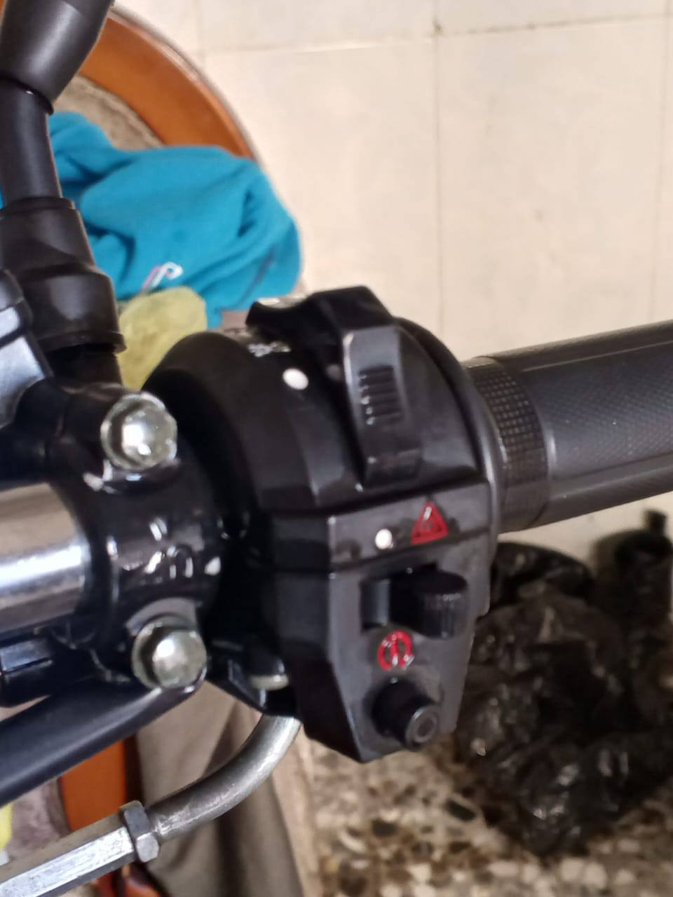 السلام عليكم دراجه ايراني سونك موديل 25 الباب الاول ام الختم دراجه جديده بمعنى الكلمة لايت اشاير بك لايت كلها شغالة الدراجه بلجيس بعدها برغي ممفتوح بيها مكفولة كفالة عامة جيب وياك كوستر مال فيترية وتعال افحص اوراق كاملة مكملة
السعر : 800وبيها مجال 
العنوان : بغداد الشعب شارع الصحه 
الرقم : ***********
