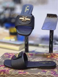 شحاطه نسائية • فلات طبي • الزبيديه شارع ٢٠