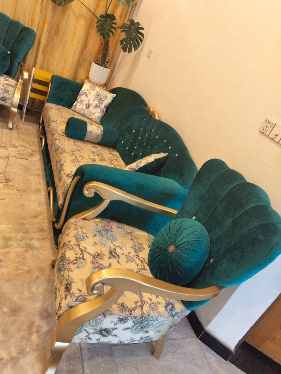 اثاث بيت كولش جديد واصلي اتصال ع الرقم مكلف بنشر ***********
