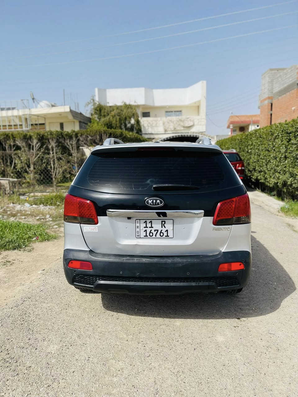 سلام عليكم سيارة سورنتو مديل 2011 خمسة راكب وارد امريكي حادث السيارة 3 قطع باب ورة عكس السايق وجامرلغ عكس السايق خلف وصندوك السيارة نضيفة باسمي تخم تاير وباتري وصدر جديد كشنات مدوشمه جلد ارضية جلد مكينه 2400 اربعة سلندر دوش  مكينه خير من الله لا تنقيص ولا تبخير السعر 130 وبيه  العنوان ديالى بعقوبة مجال للاستفسار الاتصال على الرقم ‭٠٧٨١ ٩٨٨ ٠١١٨‬
