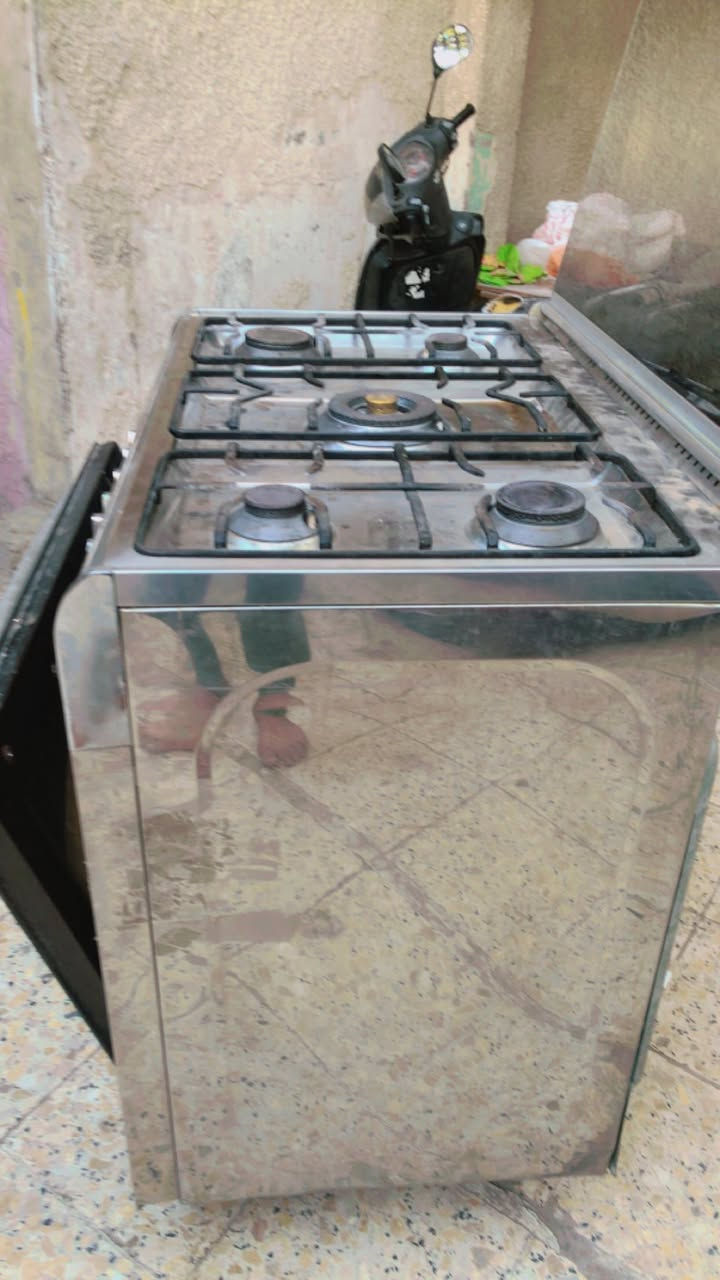 طباخ مصري اصلي شغال استعمال قليل مكاني حي البنوك سعرة ٢٠٠ بي مجال تاخذة على الفحص  مستعجل على البيع  موجود وتساب ***********
