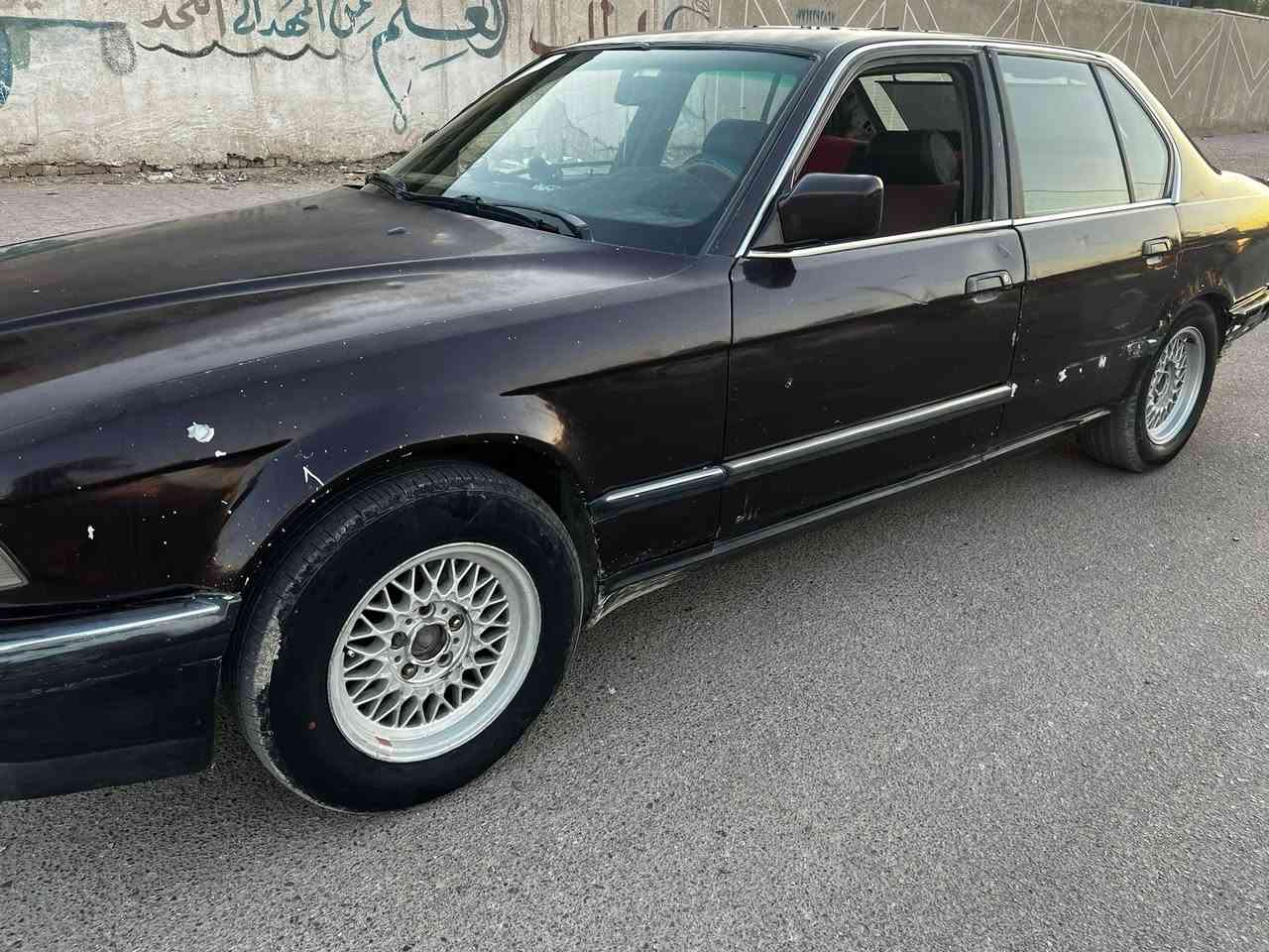 سلام عليكم بي ام دبليو 735
موديل 1994
فول كهرباء دبل جام دبل جكمجة 
مكينة 35  مفتوح 
صدر امامي وجعمة ستير وبور ستيرن جديدات
صدر خلفي منتهي 
لايتات جدد 
دعامية امامية جديدة 
بطاين باب ودشبول جديدات بـَسہ الكشنات رادلهن ترتيب 
كشر رادلة تعمير عضمتة حلوة 
مكانه  بغداد حي البنوك سعر 33 قفل 
رقك تليفون ***********

