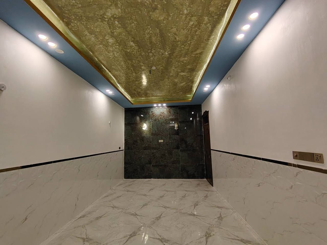 #دار_للبيع_نضام_اقصاد🏡
150 متر مربعه طابو زراعي سند ٢٥ أقرار
بسعر 62 💵 مليون 

#مقدمه_25_مليون_قفل 
#كل_شهر_750_ألف  

غرفتين 2/صاله/مطبخ معزول/صحيات 2/استقبال مفتوح لل صاله / كراج/مكشوفه 2 

ماء/كهرباء/سوق/مدارس/تبليط #عرض_12

الموقع 🏡 نجف/ شارع الصب عمود 314 مقابل ملحق قريه الغدير
للتواصل 📲

***********
***********
*********** النجف, العراق
