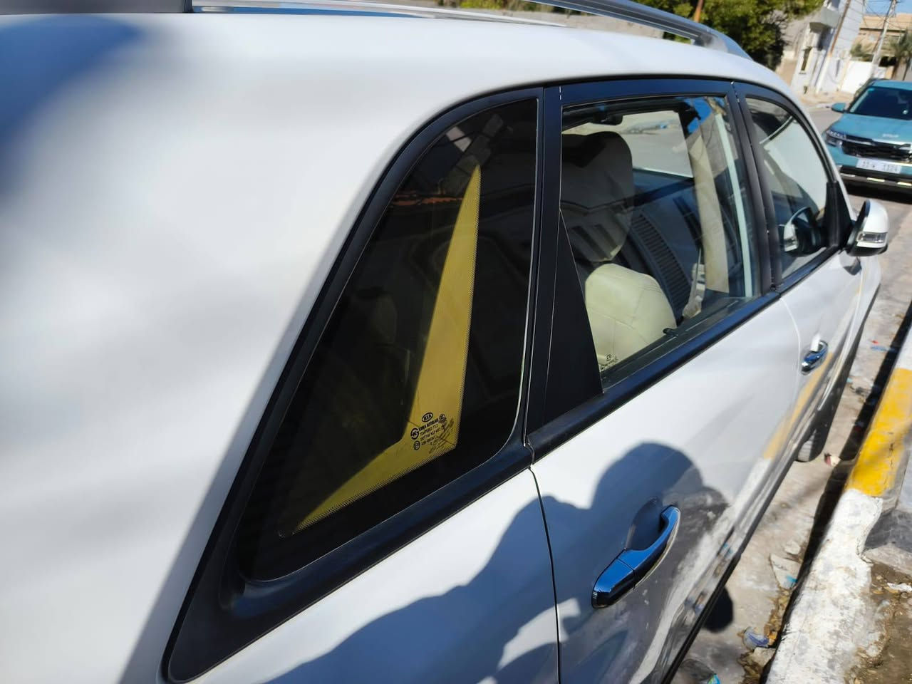 🚗 للبيع: كيا سورينتو خليجي موديل 2013
✨ بحالة ممتازة – شبه جديدة
💰 السعر: 160 ورقة (قابل للتفاوض البسيط)
🛠️ محرك 2400 (4 GDI) + كير + شاصي + صدر + ميكانيكية
✅ مكفولة 100% وخالية من أي عيوب
❄️🔥 تدفئة وتبريد ثلج
👨‍👩‍👧‍👦 7 مقاعد
🧾 رقم إنكليزي باسمي
📅 السنوية لغاية 2028
🔧 استخدام نظيف وصيانة منتظمة
✅ جاهزة للفحص لأي جهة – بدون ما تصرف عليها
📍 بغداد / الطالبية
***********
📞📱 
💬 واتساب متوفر
