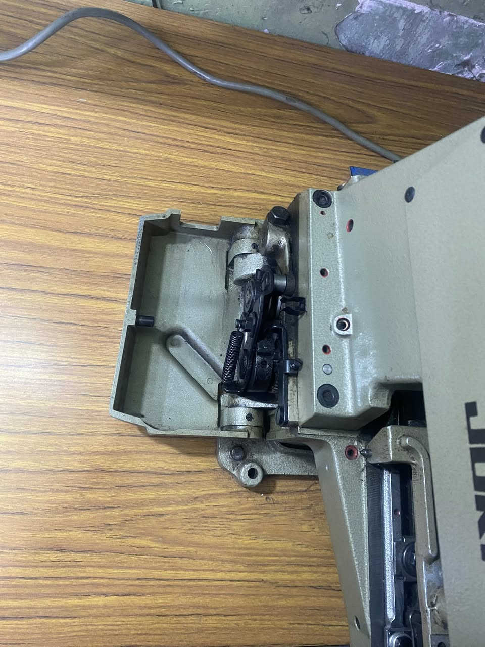 مكينه فقط دكم جوكي
مكينه لوك بعدها جديده 99 /100
سعرها مليون 
مكاني بغداد 
***********
