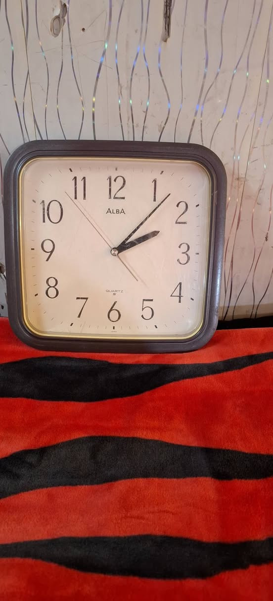 ساعات للببع السعر على الخاص اللي تعجبك دز صورتها


**إذا كنت صاحب هذا الإعلان وتريد حذفه لأي سبب، رجاءا أرسل رسالة إلى الدعم الفني**