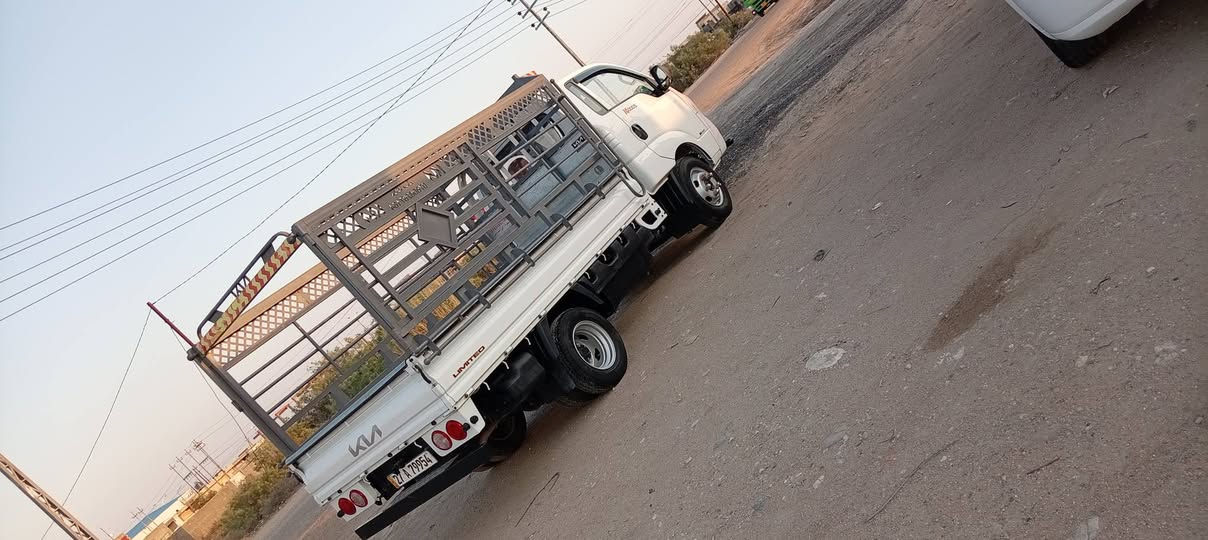 بنكو موديل ٢٤ 
سياره مكفوله ضربه وتبديل وصبغ رقم ذي قار انكليزي امداور مباشر ماشيه ١٨ الف اموره ويل 14 سعره 200$ وبيه مجال الشراي يتصل ***********
