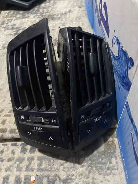 غراض دواخل لاندكروزر من ٢٠٠٨ إلى ١٥ غراض اصليه حدثت سيارتي واريد أبيع الأصليات كلهن شغلات أسعار مناسبه جدا 
التواصل على رقم *********** المكان بغداد م الصدر واليتصل يدلل وخادم
