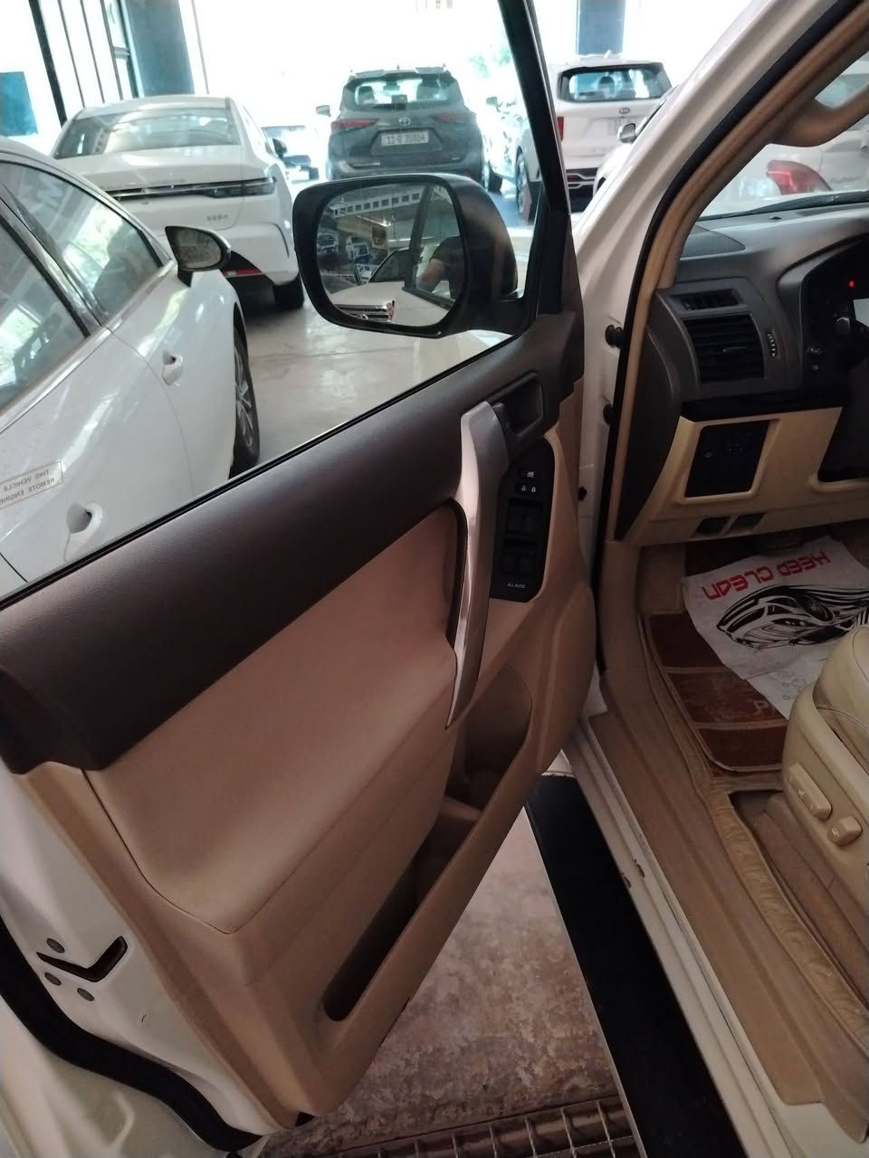 تويوتا برادو
موديل : 2019
الممشى : 80,000
الضرر : كفالة عامة ( فقط يوجد صبغ بالدعامية )
السعر : 39,000 $

للتواصل والاستفسار 
احمد : ***********
محمود : ***********
مصطفى : ***********
