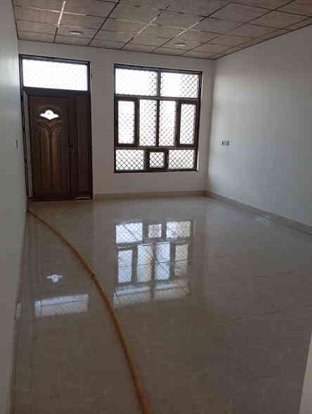 سلام عليكم دار البيع طابو زراعي سند 25 مساحه 150 متر طابقين طابق الرضي غرفتين نوم ستقبال وصاله ومطبخ وحمام وكراج طابق الثاني 3غرف نوم حمام وصاله البيت جاهز السكن الموقع بعقوبه التحرير الحولي السعر 125 وبي مجال بصيط ***********.       ***********
