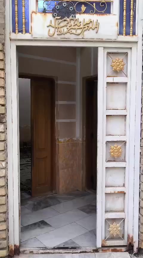 بيت طابو صرف المساحه 200متر حي العسكري شارع المحوله يبعد عن الشارع الرئسي السايدين 100متر بناء طابوق حديث عكاده باقي التفاصيل اتصلوا على هاذا الرقم ***********
