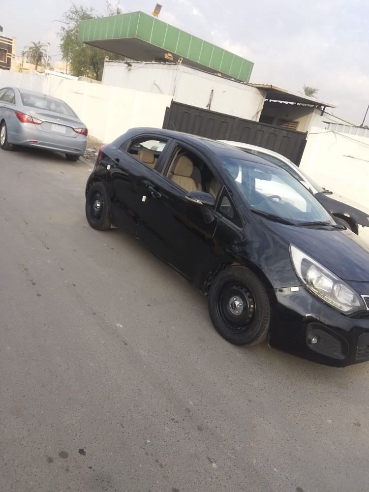 السلام عليكم اخوان ريو هج باك موديل ١٥ السياره فول فتحه محرك ١٦٠٠ مري شفط تحكم استيرن سياره جاهزه تبريد محرك كير صدر خير من الله السعر ٨٠ وبيه مجال بغداد السيديه شارع اعداديه الصناعه ***********محمد بيه صبخ الجاملخ والبنيد بغداد, العراق
