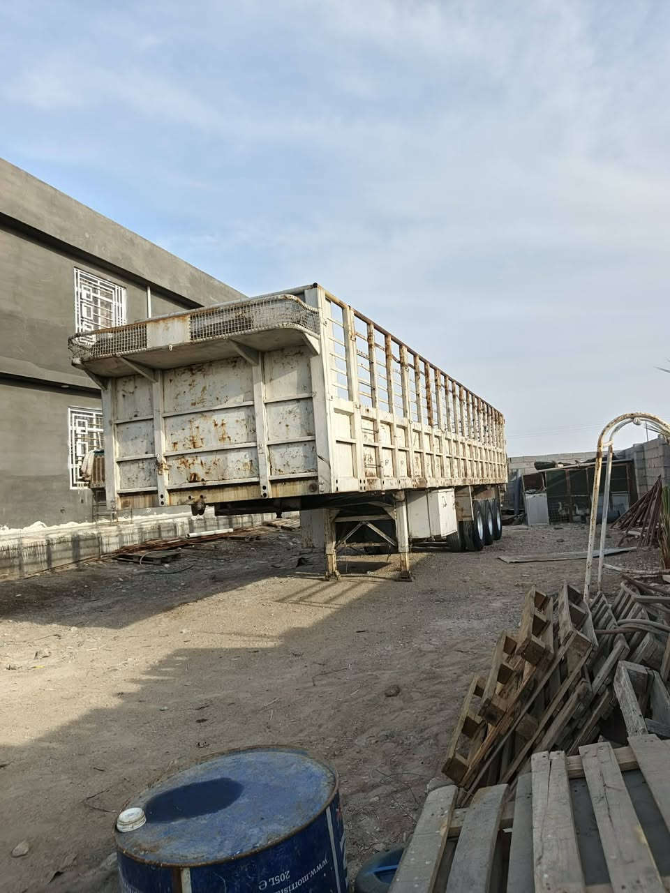 السلام عليكم للبيع عربانه كرونه المانيه طول 13 متر صفاح 190 سم دناكير 14 صيني جدد تخم تاير بريك هوه كهربائيات كله شغاله تربط اوتطلع بوجهك للشغل عربانه خفيفه موثكيله عنوانه خان بني سعد سعر اتصل *********** رقم صاحبه
