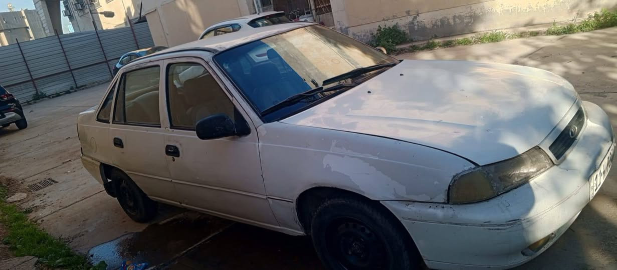 سيارة دايو سلو موديل 1996
السعر 25 ورقة وبيها مجال..
التواصل على على رقمي ***********
