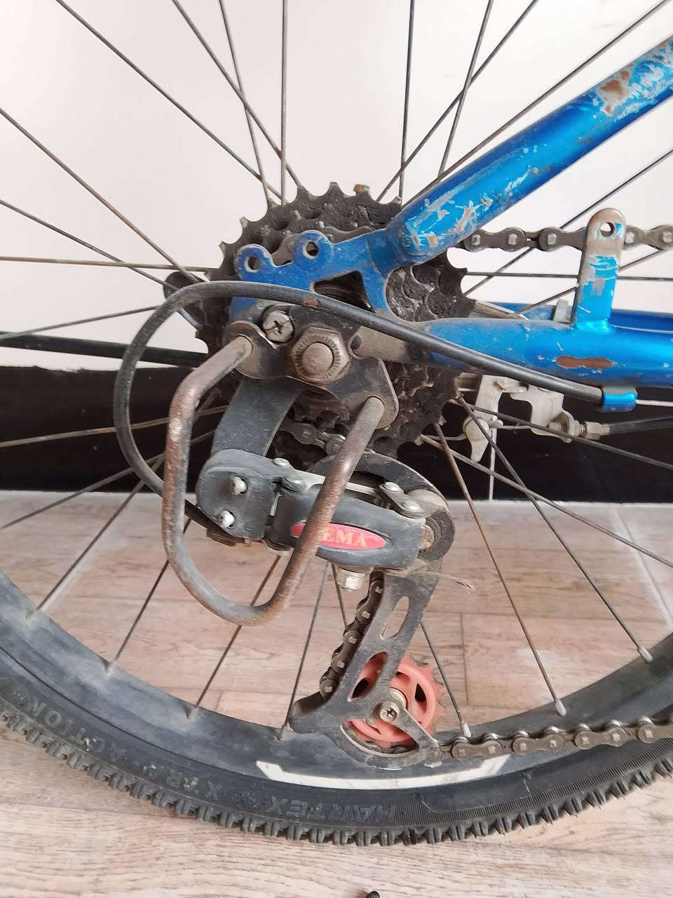 السلام عليكم. بايسكل جديد بس كان متروك والسعر 60الف. حجم 22. للتواصل. ***********
