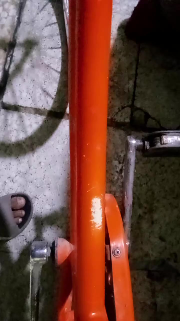 سلام عليكم بايسكل بناتي حجم 26 بي نقص بس البريك الامامي والجاملغ الامامي وبي شخطه بل الشه الاماميه وعواج خفيف بل ويال اليوره بس هاذ النقص السعر70 وبي مجال لطيبين العنوان بغداد البلديات الصحفين شارع المصرف التواصل: ***********
