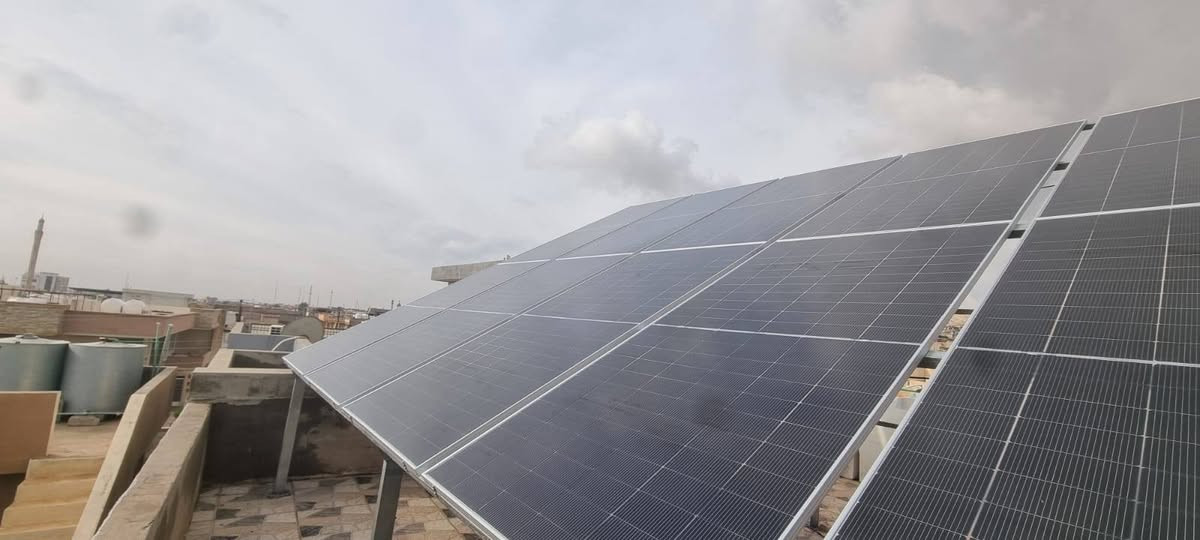 منظومة من طاقة سمارت في بعشيقة حي الملايين- منزل السيد سلوان خيري 

تم اليوم الانتهاء من نصب منظومة طاقة شمسية 
 منظومة سوفار 
منظومة sofar  هي منظومة هجينة يمكنها التوليد وارجاع الكهرباء للوطنية بكفائة عالية جدا

- انفيرتر  sofar ضمان 5 سنوات استبدال
- بطارية 15 من Dyness  ضمان 10 سنوات
-  الواح شمسية 620 واط من HZ ضمان 12 سنة 
- نظام مراقبة عن بعد كامل 24/7

 

# مميزات المنظومة الشمسية
-ارجاع الكهرباء للوطنية 
- تقليل فاتورة الكهرباء 
- تحسين البيئة وتقليل الانبعاثات الكربونية
- توفير الطاقة في أوقات الذروة
- المحافظة على اجهزة المنزل كون الفولطية مستقرة وتطول العمر الافتراضي للاجهزة الكهربائية   

مكتب طاقة
الموقع الاول بعشيقة حي العسكري مقابل معرض مخلد 
 *********** 
***********.  
www.taqa-smart.com 
Fadi@taqa-smart.com
الموقع الثاني الموصل حي النور قرب المشاتل 
الموقع الثالث دهوك شاريا 

 

طاقة_شمسية
#منظومات_طاقة
#سوفار
#HZ
#داينيس
#الربيعة
#تل_سمير
#طاقة_سمارت
#طاقة_متجددة
#انفرتر
#بطاريات
#الواح_شمسية
#نصب_منظومات
#عروض_الطاقة
#عراق
#بعشيقة
#مهندس
