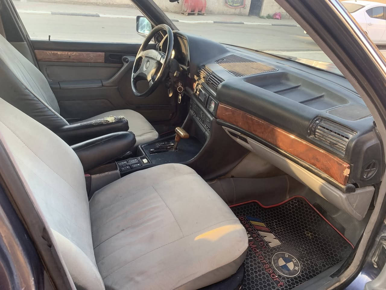 السلام عليكم حبايب 
بي ام الأصل ٧٤٠ موديل ٩٢ 
محور كير مكينه vvt 3000 
رقم بغداد سنويه ٢٠٢٧ 
باتري وجامه إماميه بدلتهن قبل شهر 
منضومه البانزين كلها جديده 
الكير بيه صفنه أبيعك كير تعبان 
مكاني كربلاء *********** 
السعر ٢٧ وبيها مجال للشراي فقط
