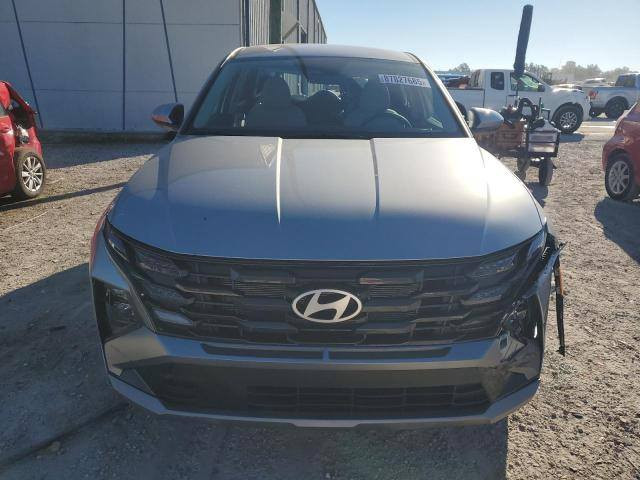 السلام عليكم توسان ٢٥ الشكل الجديد حادثها خلفي تصليح جاملغ خلفي وتبديل باب جنطة تفصيخ محرك ٢٥٠٠ تشغيل عن بعد واتو هولد ثلاث انظمة قيادة إشارة ترحيب وكامرة خلفية ورادار وتوقف ذاتي واتو هولد شاشة كبيرة متصلة وعداد إلكتروني متغير السعر ١٨٥ المنفيس بأسمي اني مستوردها متوفر واتساب ***********
