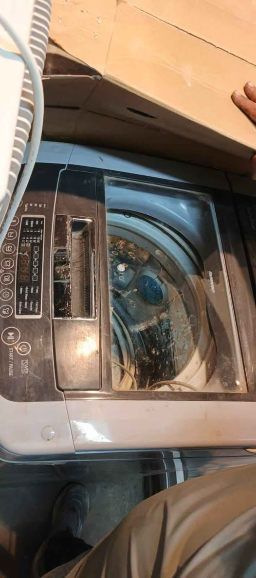 غسالة LG أوتوماتيك تحميل علوي (فوقية) سعة 12 كغم، صناعة تايلندية، نظام TurboDrum و Punch+3، شغالة بصورة ممتازة وما بيها مشاكل تشغيل.
✅ سعة كبيرة 12 كيلو
✅ مناسبة للعوائل
✅ غسل قوي وتنشيف جيد
✅ فحص ومعاينة قبل الشراء
💰 السعر: 300,000 دينار عراقي
📍 الموقع: [كراده داخل قرب محطة وقود ابو اقلام ]
📞 للاستفسار مراسلة خاص أو اتصال ***********
ملاحظة: الغسالة مستخدمة استخدام منزلي وبحالة جيدة، والبيع لعدم الحاجة. بغداد, العراق
