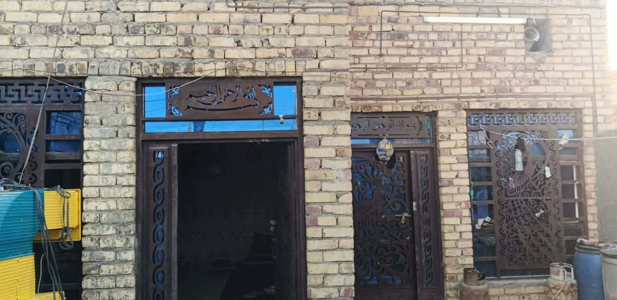 ديوانيه لحمزه الشرقي
قريب على شارع العام كلش 
البيت مساحته 180 م
تفاصيل 
غرفتين وصاله ومطبخ وبرانيي وحوش وصحيات
                  $$$عندك غراض دزلي انشرهم$$$


**إذا كنت صاحب هذا الإعلان وتريد حذفه لأي سبب، رجاءا أرسل رسالة إلى الدعم الفني**