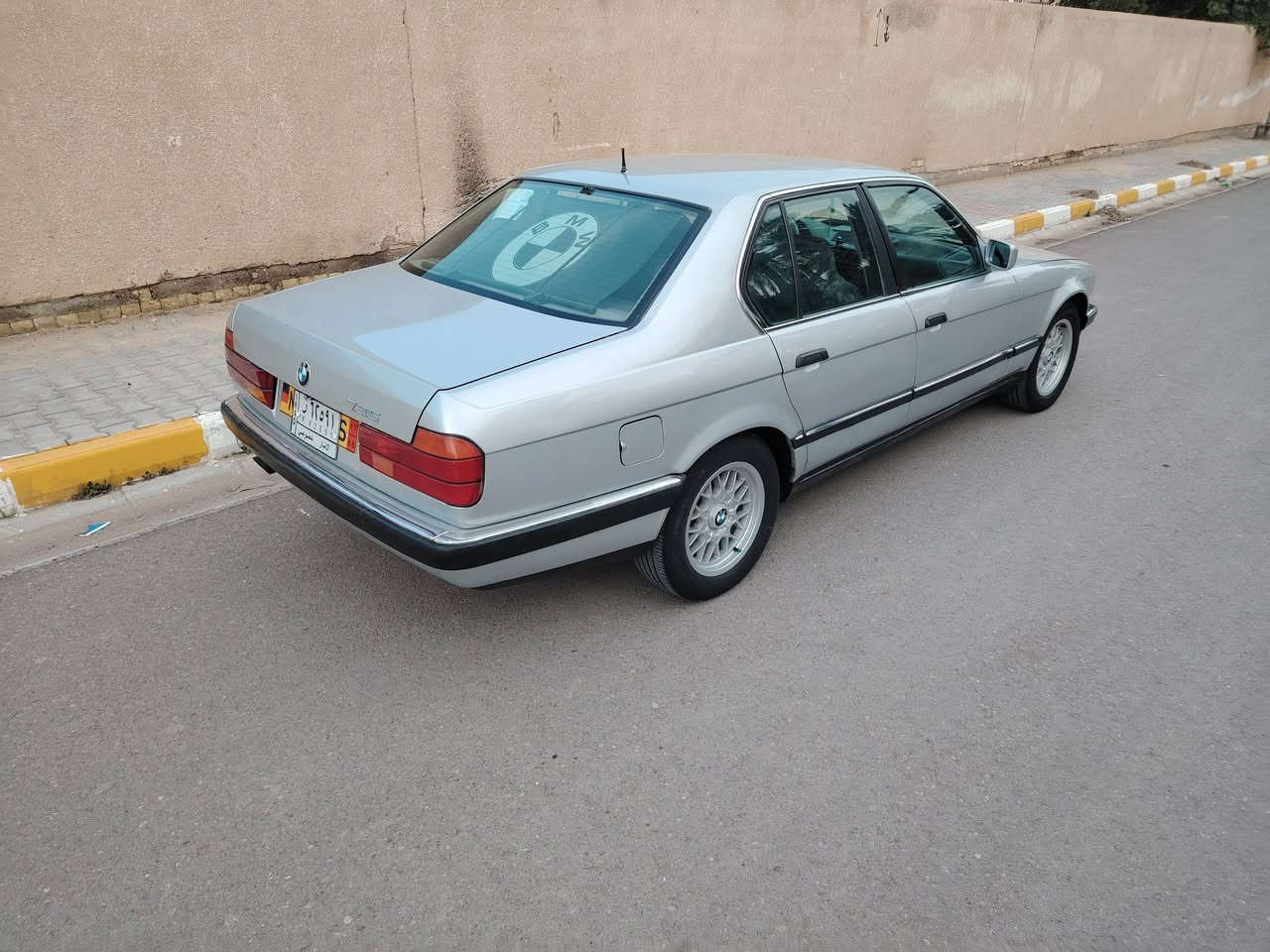 السلام عليكم بي ام  حجم 735 موديل 1992 رقم الانبار بسمي مشروع وطني تحويل مباشر سنويه لغايه 2028 كير ومكينه محور ياباني فيفيتي مكفولات جاهزه من تخم تاير حداديه امامي وخلفي جديده تبريد ثلج مضخم صوت كهربائيات كلها شغاله سنتر لوك صبغه جديده مكفوله من الضربه والعيب الشرعي كير ومكينه بعدهن ستيل شرط العنوان واسط السعر 50 بيها مجال كلش بسيط شرط السياره احله من الصور ترايها كلش ناعم اتصال ***********
