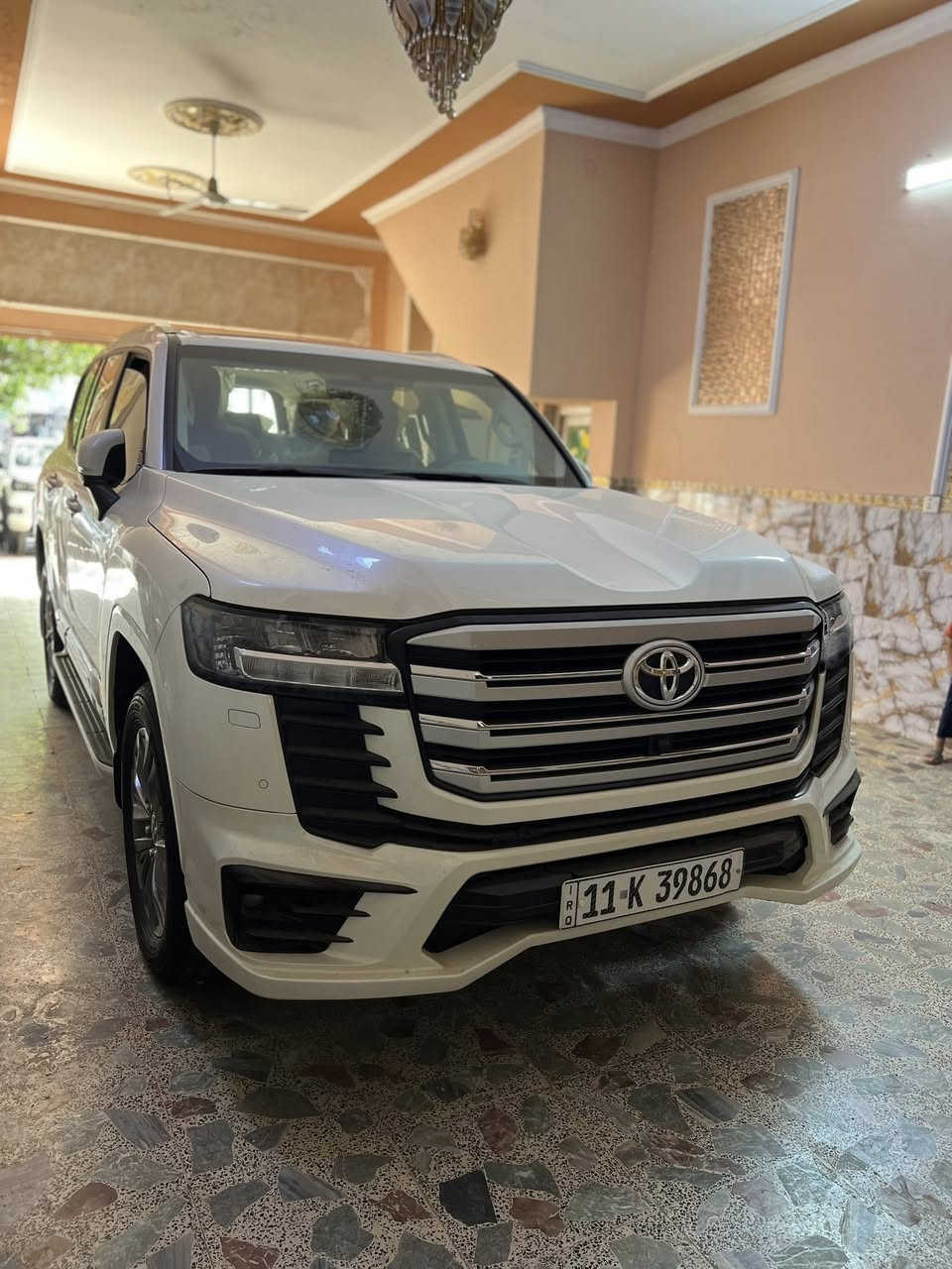 لاندكروز GXR بريم 2024 ملغفه بالكامل 
رقم بغداد تحويل مباشر 
السيارة على وضع الشركة ماشية 12 الف 

المواصفات 
محرك V6 سلندر 
بصمة وتشغيل عن بعد 
فتحه سقف 
شاشات عدد 3 
كاميرات 360 درجه 
رادارات محيطية 
متعدده وضعيات القيادة 
داخل لونين و كشنات حار بارد 
مري شفط 
شحن لاسلكي 
ثلاجه 
جنطة ذكيه 
وبعد هواي مواصفات 
 
السعر : 7.500 $ 
للاستفسار : ***********
العنوان : بغداد
