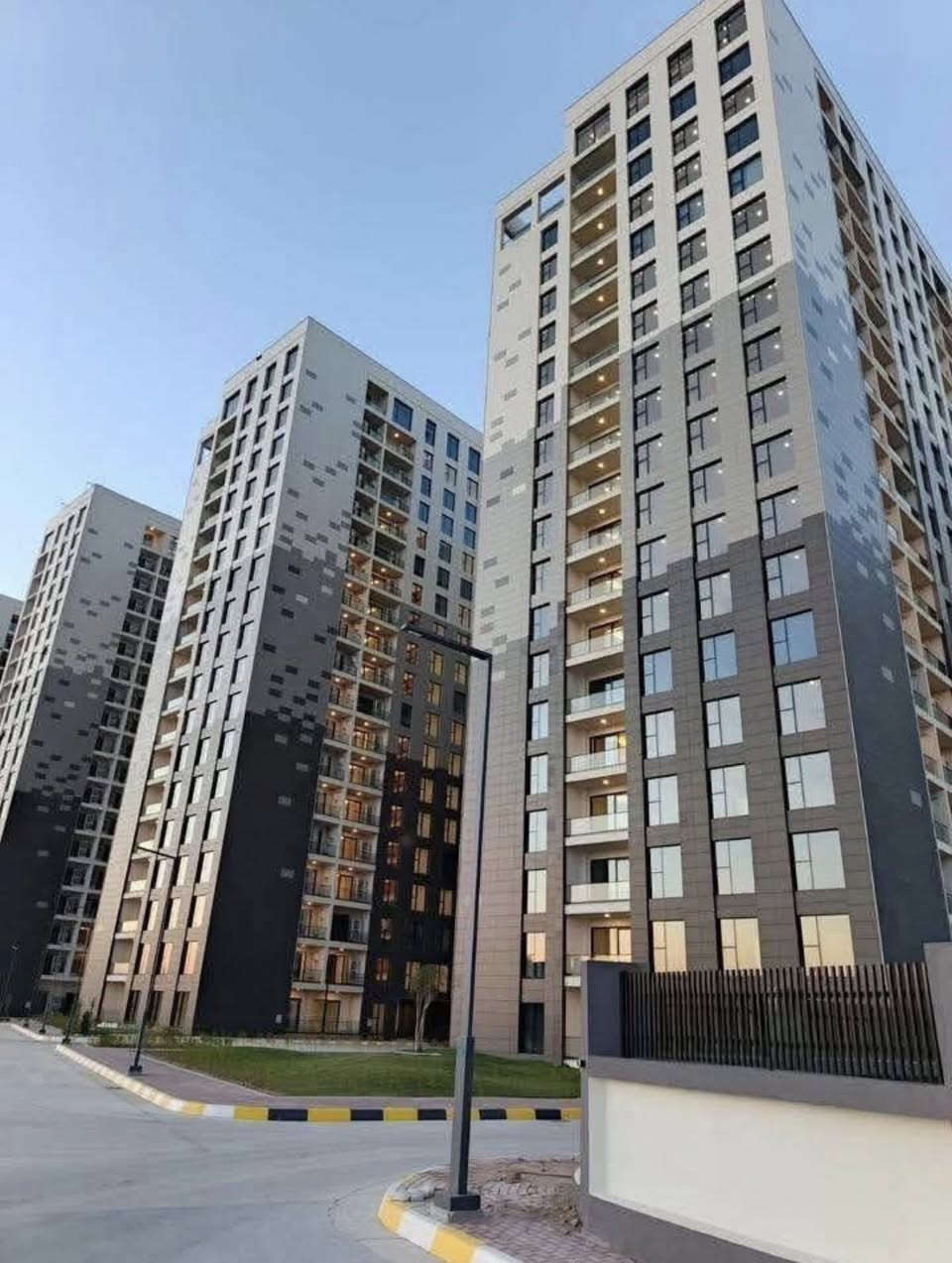 السلام عليكم
عروض مجمع مارينا السكني🌃

شقه للبيع 

العنوان/ مجمع مارينا السكني 
المساحه / 180م 
اطلاله / اطلاله خارجيه 
عدد الغرف 3 
التسليم شهر الرابع 

شقة للبيع 

العنوان/  مجمع مارينا السكني 
المساحة/ 145م 
-عدد الغرف / 2
عدد الحمامات /3
-اطلالة /خارجيه 
صاله كبيرة وسبالت VRF
كل الشقة 
-التسليم / شهر الرابع

شقة للبيع 

العنوان/  مجمع مارينا السكني 
المساحة/ 145م
اطلالة / داخلية 
-عدد الغرف /  2
-عدد الحمامات / 3
صالة مطبخ مجهز بالكامل مع غرفة غسيل 
-التسليم /  مباشر

شقة  للبيع 

العنوان/  مجمع مارينا 
المساحة/ 180م 
-عدد الغرف / 3 غرف تحتوي على بالكونات 
عدد الحمامات / 3
-اطلالة / على البنايه الجانبيه والمجسر 
مجهزة بتبريد ومطبخ كامل 
-التسليم / جاهزة للسكن 

شقة للبيع 

العنوان/  مجمع مارينا السكني 
المساحة/ 145م
اطلالة / داخلية 
-عدد الغرف /  2
-عدد الحمامات / 3
صالة مطبخ مجهز بالكامل مع غرفة غسيل 
-التسليم /  مباشر

شقة للبيع 
‏
‏العنوان/ مجمع مارينا السكني 
‏المساحة/171
‏-عدد الغرف   / 3
‏- حمامات / 3
‏-اطلالة  / ركن نصف اطلالة بوليفارد 
‏-حالة الشقة /  زيرو 
‏-التسليم  / مباشر
‏-تفاصيل / بالكون + سبالت + كاونترات مطبخ + طباخ ومرشحة

‏

للاستفسار الاتصال على الرقم 
***********📞

نستقبل كافة عروضكم العقارية في المجمعات الاستثمارية للبيع و الايجار 

شركة حلم بغداد العقارية 🏢
