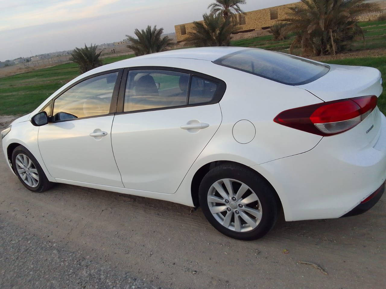 رالسلام عليكم للبيع سيراتو موديل 17 خليجي السياره كفاله عامه على وضع الشركه  كفاله شرط شرط كير مكينه حداديه مامفتوحه على وضع الشركه سياره حلوه وجاهزة مال جناي السعر 133 رقم مثنئ سنويه مجدده مكان سياره مثنى اني مكلف بنشر ***********
