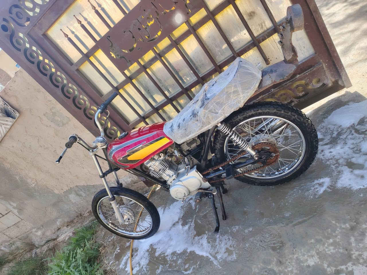 سلام عليكم شباب دراجة اربعه كير للبيع موديل 23 دراجه جاهزه مابيها أي نقص السعر 350بيها مجال للشراي مكان دوانيه دغاره  رقمي***********
