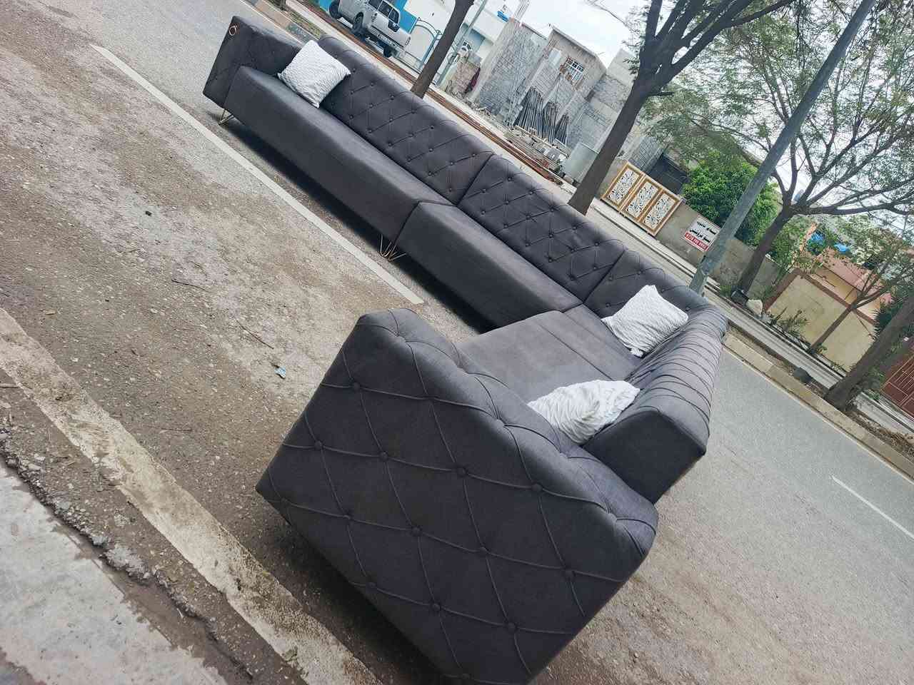 سلاوهاورییان
ئە م تاقمە ئیڵە بۆفرۆشتن
10نە فە رییە دە سکردە
بازاری نیە   ژیر رە بە ڵە قوماشی کابۆییە
رە نکی رە ساسیە 
ژ.م ***********
شوین.کە لار
