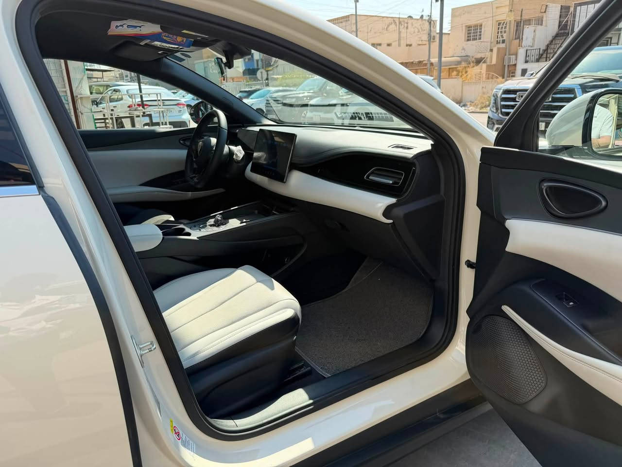 للبيع BYD سيل 6
موديل 2025 
ماشية 26 الف 
كفالة عامة السيارة مكفولة من كلشي
مكانها زيونة 
تلفون ***********
