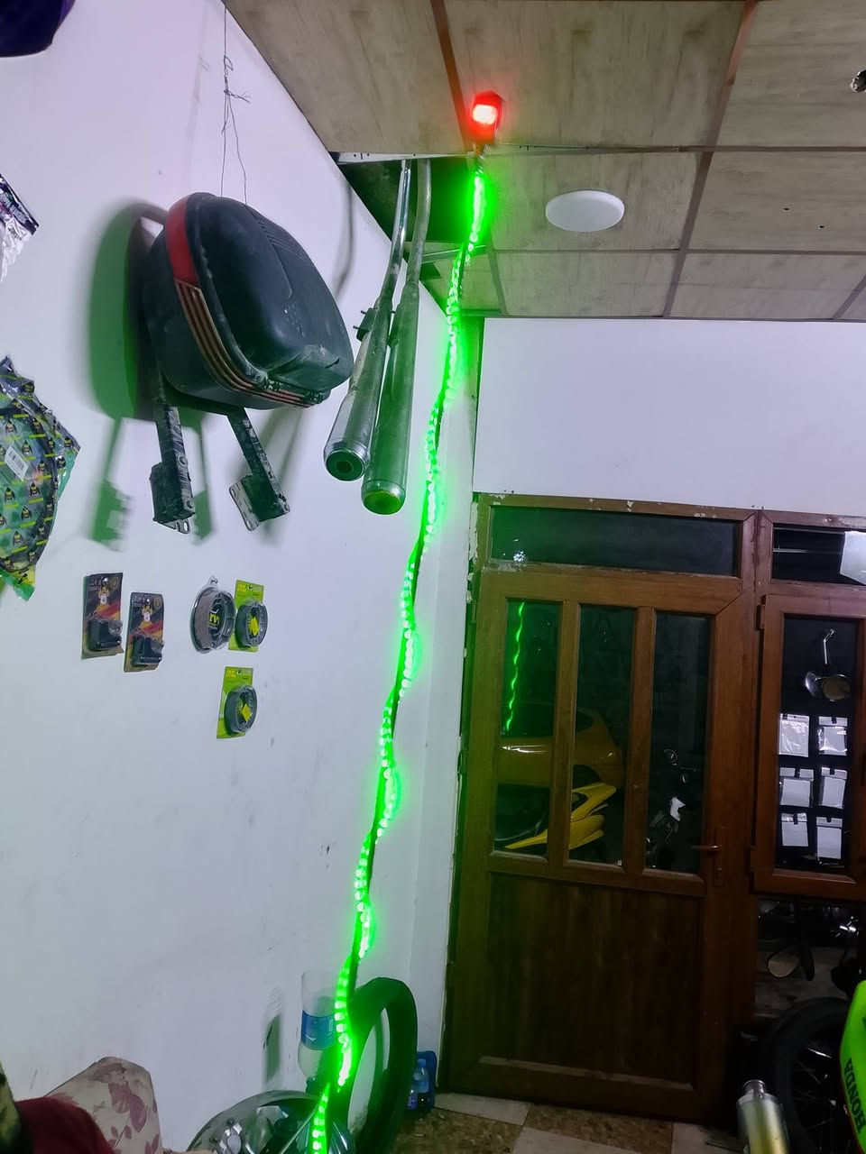 سلام عليكم ورحمه الله وبركاته اريل للبيع جلاتين شغال مابيه اي عيب
#السعر 20وبي مجال 
***********
