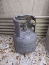 للبيع قنينة غاز ⛽ صغيره  بغداد قريب عله علوة جميله  وما عندي توصيل  07...