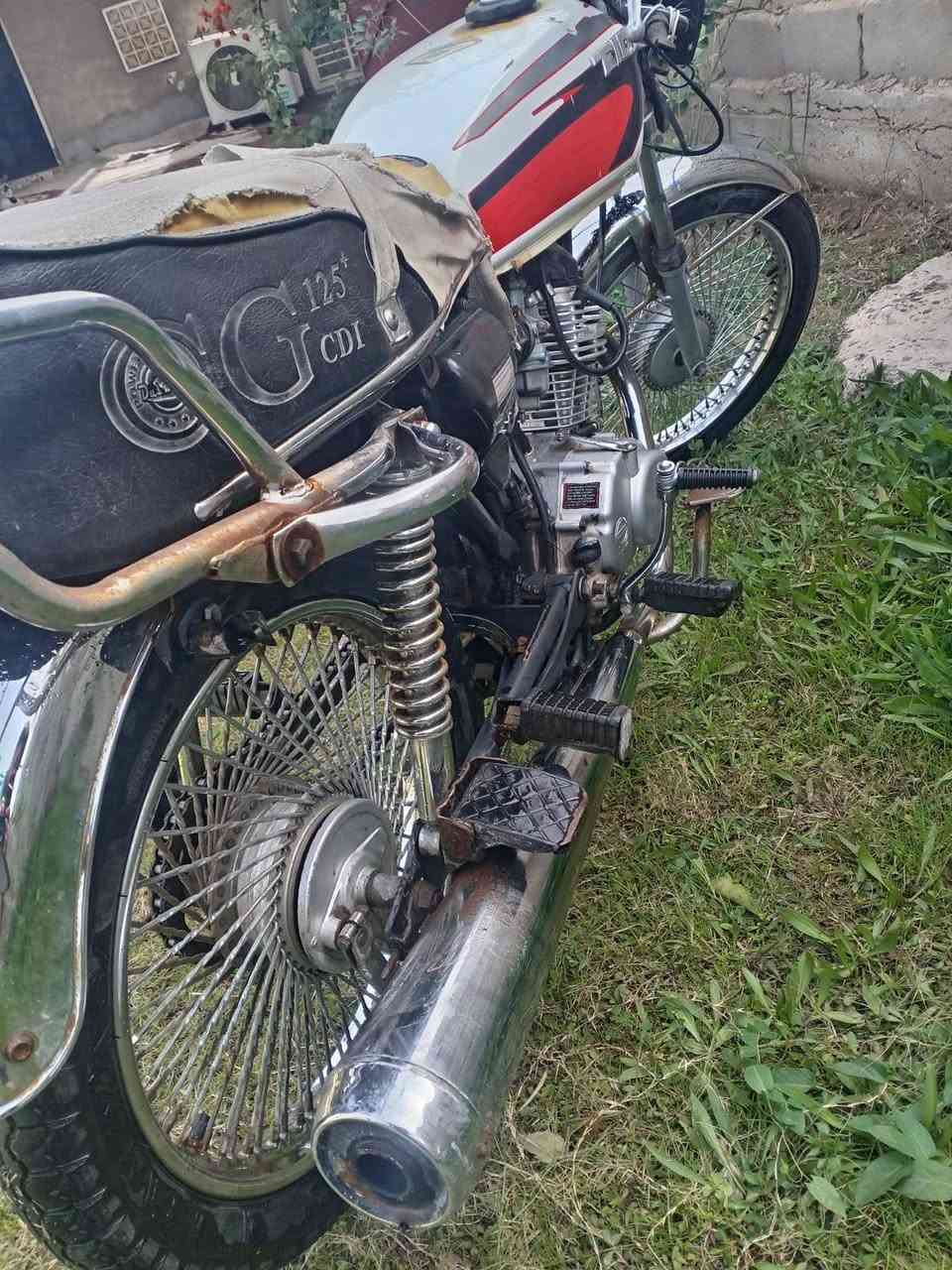 دراجه للبيع موديل ٢١ وبيها نواقص السعر ٤٠٠وبيها مجال
للاتصال او وتساب عل هذا رقم ***********
