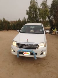 هايلوكس ٢٠١٤ • مكفولة مكينة وكير • تكييف ثلج