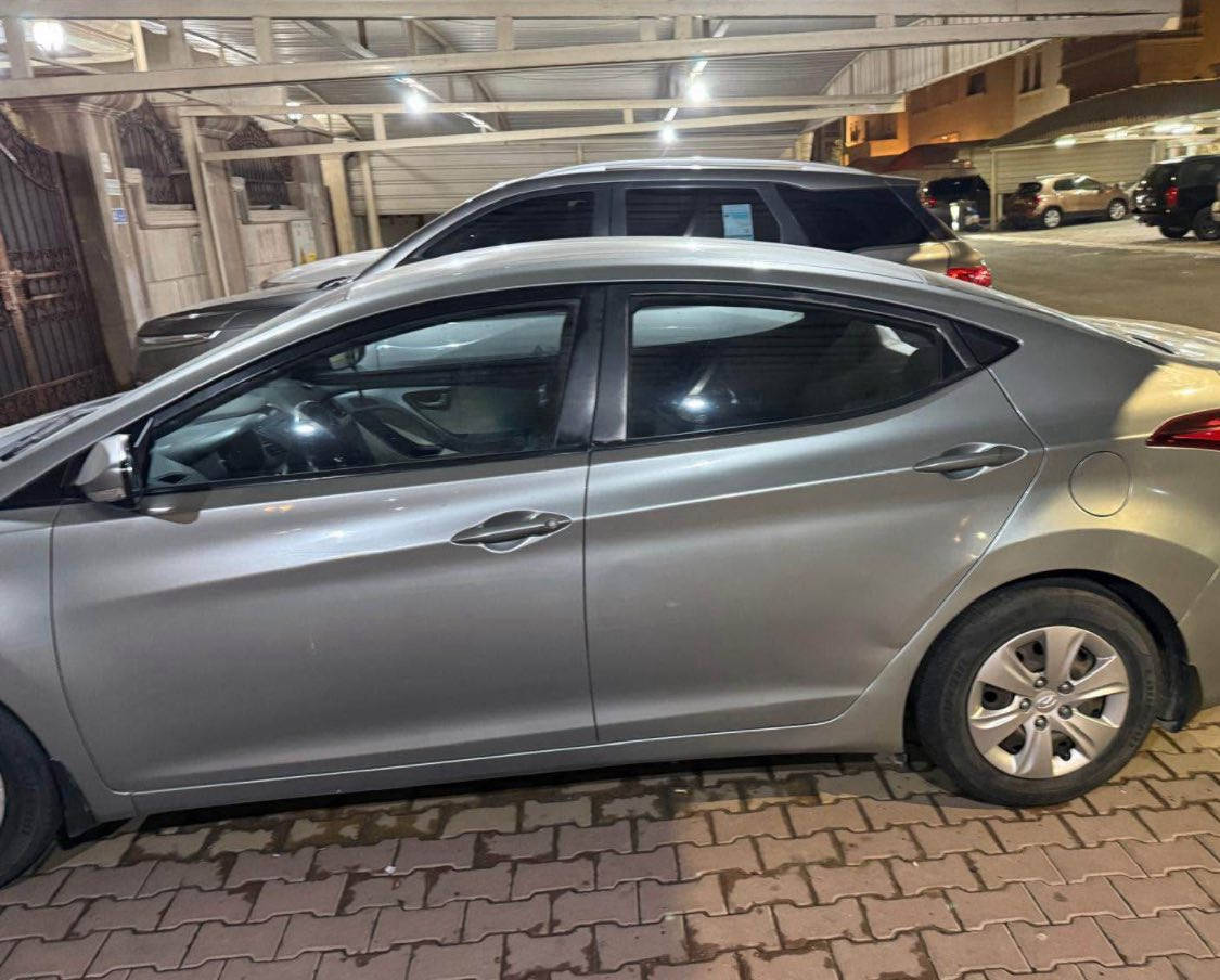 إلنترا 2015  محرك 1600 حادثها باب سايق فقط مصبوغ بنيد وباب فقط للبيع سعرها  75 تحويل مباشر بنفس اليوم رقم بغداد سنوية ب اسمي للاستفسار اتصال فقط ***********
