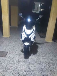 دراجه شحن ٦ بطاريات على الفحص  مراوس حسب القناعه الرقم الهاتف ٠٧٨٧٧٣٣١...