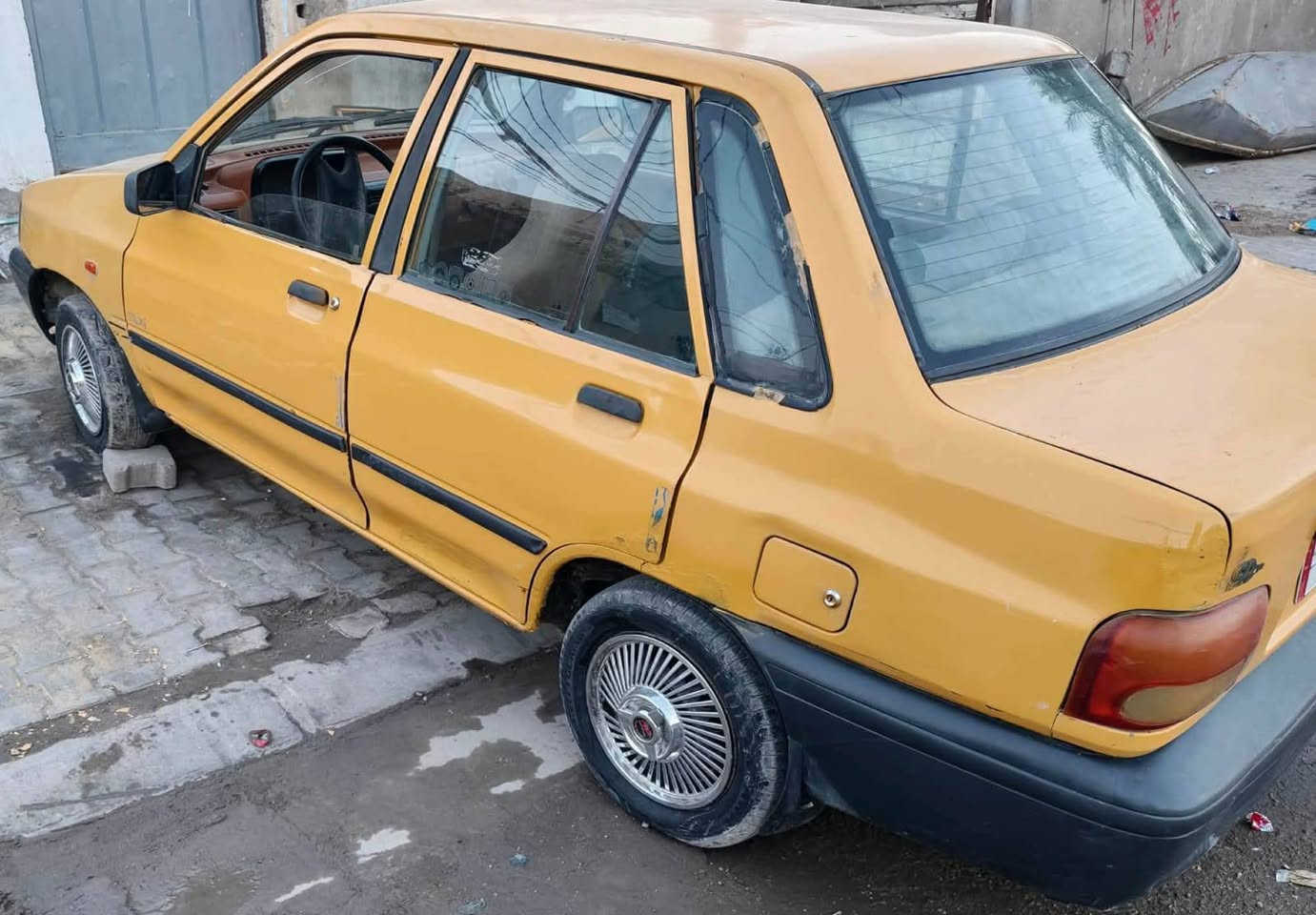 السلام عليكم سيارة سايبة اللبيع موديل 2011سيارة بدون راعي وبيهه خيط تبخير وسنوية عندي ومستمسكات عندي العنوان بغداد البلديات السعر 13وبيهه مجال ‏‪***********‬‏
