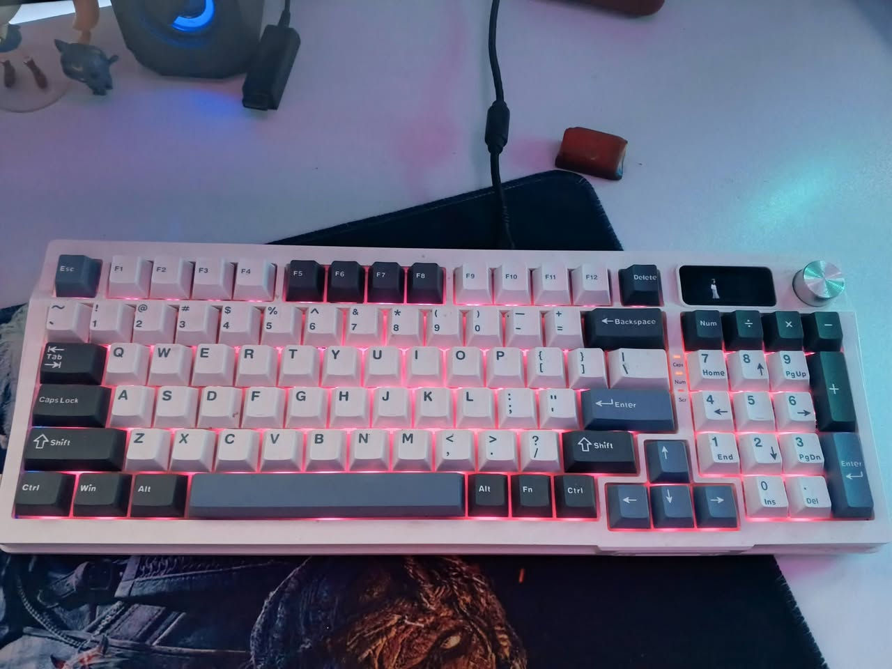 كيبورد ابو الشاشة y95 
القطعه الجوه مكسورة 
يشتغل كيبل و بلوتوث 
السعر 35


**إذا كنت صاحب هذا الإعلان وتريد حذفه لأي سبب، رجاءا أرسل رسالة إلى الدعم الفني**