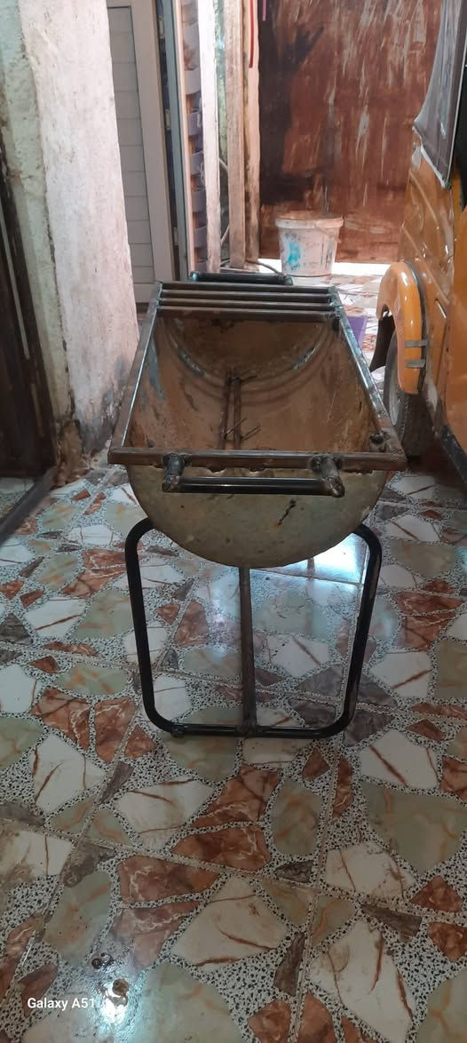 السلام عليكم خوان عندي هاي المنقله سعرها ٣٥ الف وعندي بعد حجم اصغر منها شويه ب٢٥ الف نفس التصميم مال هاي توصيل لباب البيت مجاي.. ترهم بالتكتك لان الاشياش مالتها تركيب مو لحيم شوكت مايعجبك تشيلهن. تصميم كلش حلوه ولازم تكون موجوده بكل بيت..
