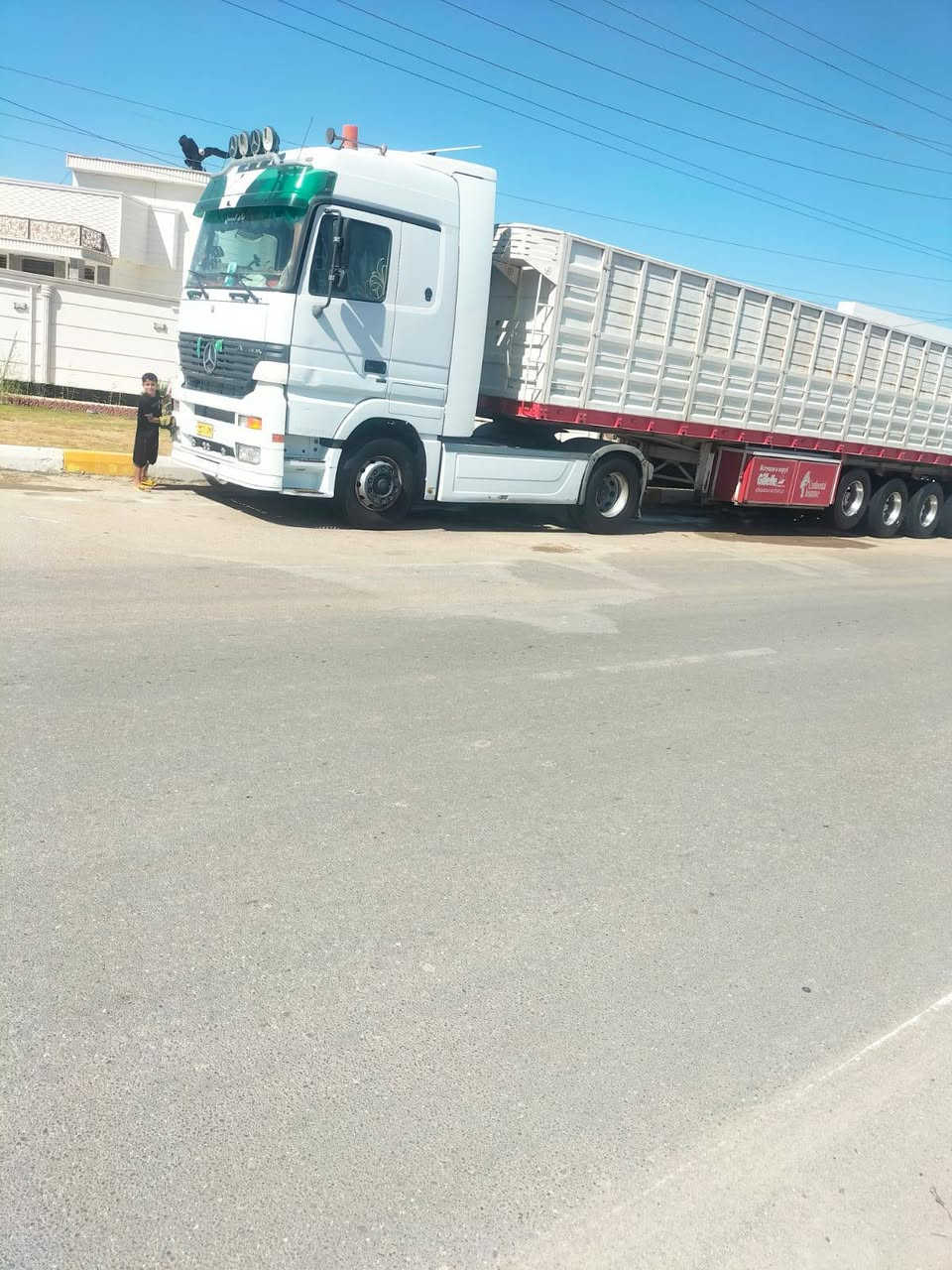 السلام عليكم عربانه جناب للبيع تخم تاير مكان الناصرية
***********
