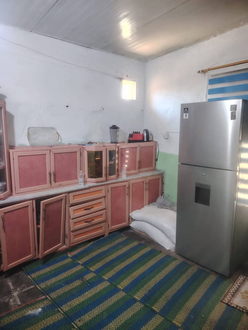 السلام عليكم بيت تجاوز للبيع ٢٠٠متر قرب جامع جعفر الطيار الستفسار ***********
