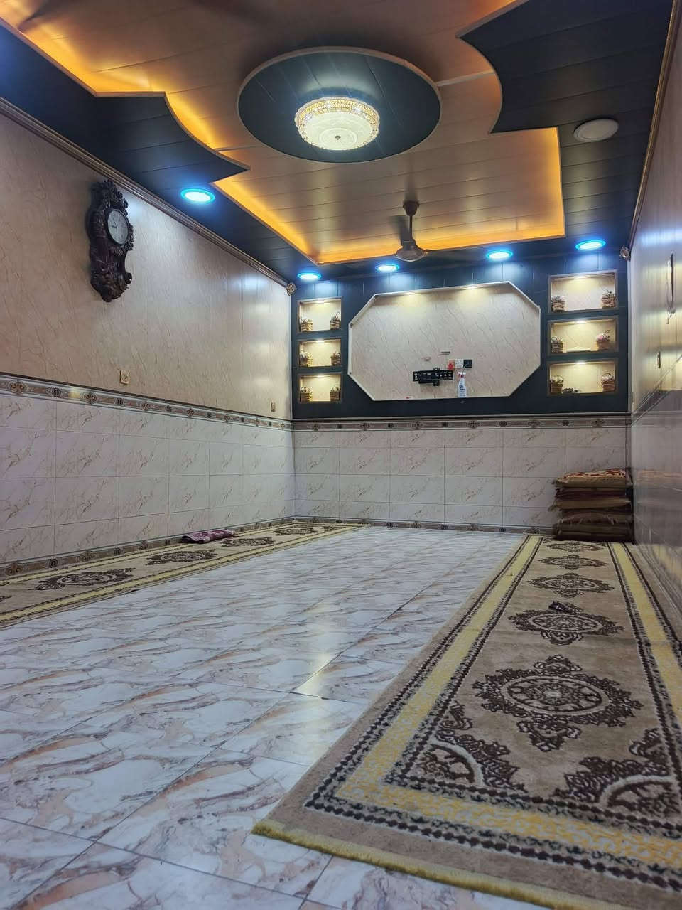 بيت للبيع 🏠 المساحة 150 متر
المكان الرضوية الخامسة خلف مدرسة البطولة 
3 غرف + استقبال + مطبخ + صالة + تخاريج داخلية و خارجية 

الاستقبال 7 × 3 ونص 
الصالة 8 × 3
غرفة 5 × 3 ونص 
غرفة 6 × 3 ونص 
غرفة 5 × 3 ونص
مطبخ 5 × 3
+ منور للتخاريج الداخلية 
+ طارمة 3 × 2
+  6 امبيرات مجانية 
السعر 70 

للاستفسار اكثر ***********
او المراسلة على الخاص
