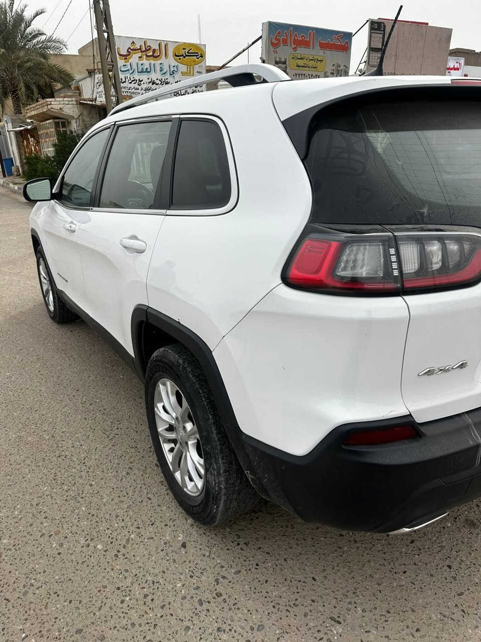 *********** سلام عليكم جيب شيروكي ب 2018ماشيه 48الف سياره اخت زيرو وارد امريكي  بيه بس جابملغ صبغ فقط فقط باقي سياره كفاله عامه رقم كربلاءبسمي دولي  تحويل ثاني يوم سنويه 2031ستوه مجدده مكينه 6سلندر مكينه وكير كفاله تبريد ثلج حداديه 100/100 تخم تاير جديد ستوني شاده كهربايات كلها شغاله سياره جهازه من دعاميه الدعاميه 
موصفات سياره حساسات خلفيه ماميه 
تحكمات ستيرن تبريد خلفي كامره خلفيه شاشه لايت زنون منضومه زنون ستوني شاده 
السعر ١٦٥  وبيها مجال 
العنوان كربلاء الحسينية قرب الاطفاء
