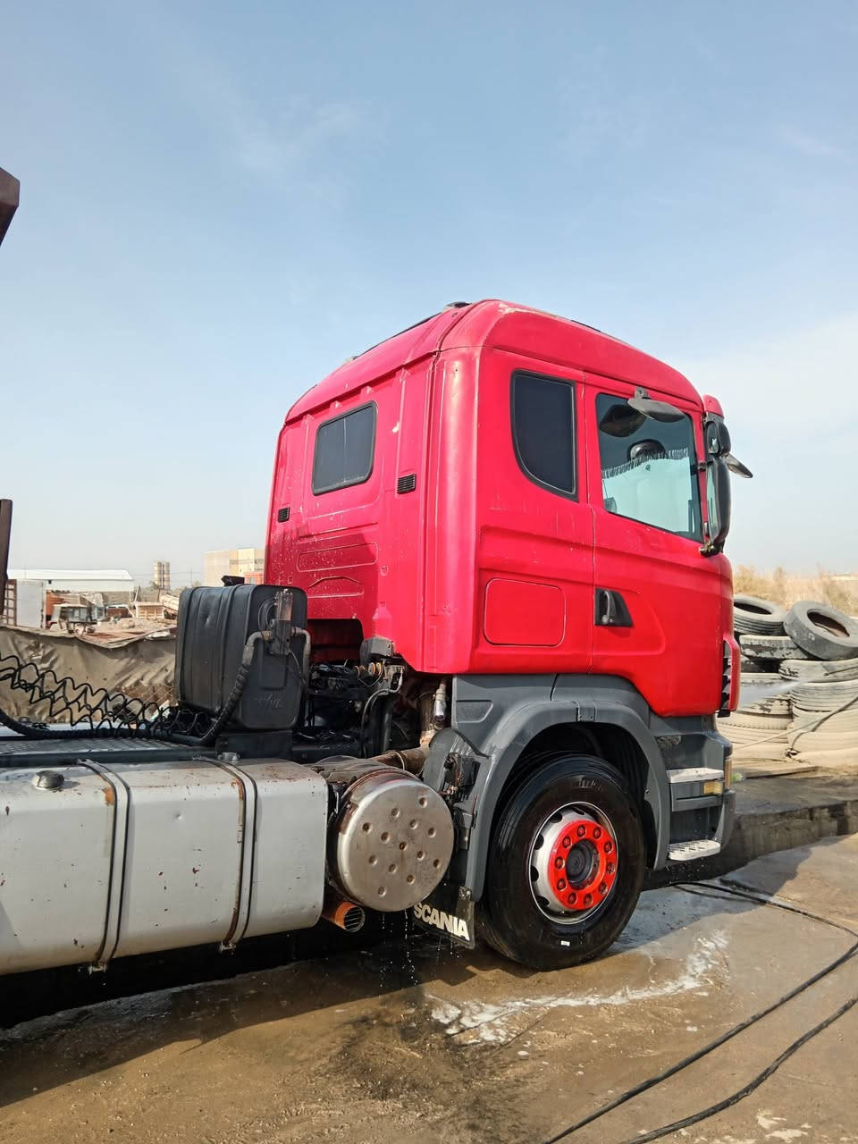 سلام عليكم اسكانيه البيع موديل 2006 اصل ابموديله مواصفات مكينه 8 حجم 500 كير 900اتلاثه بتلاثه مجموعه ورده السياره بسنويه قلاب سنويته الى 2030 السياره مكفوله كفاله عامه سياره بسمي رقم بصره انكليزي لاتصال ***********
