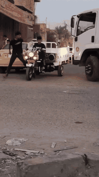 سلام عليكم ستوتة للبيع مكاني ناصرية مركز السعر 2500 وبيها مجال المحرك برغي ما مفتوح بي موديل 2021 أوراق اصولي هاذة رقمي *********** خاص مفتوح
