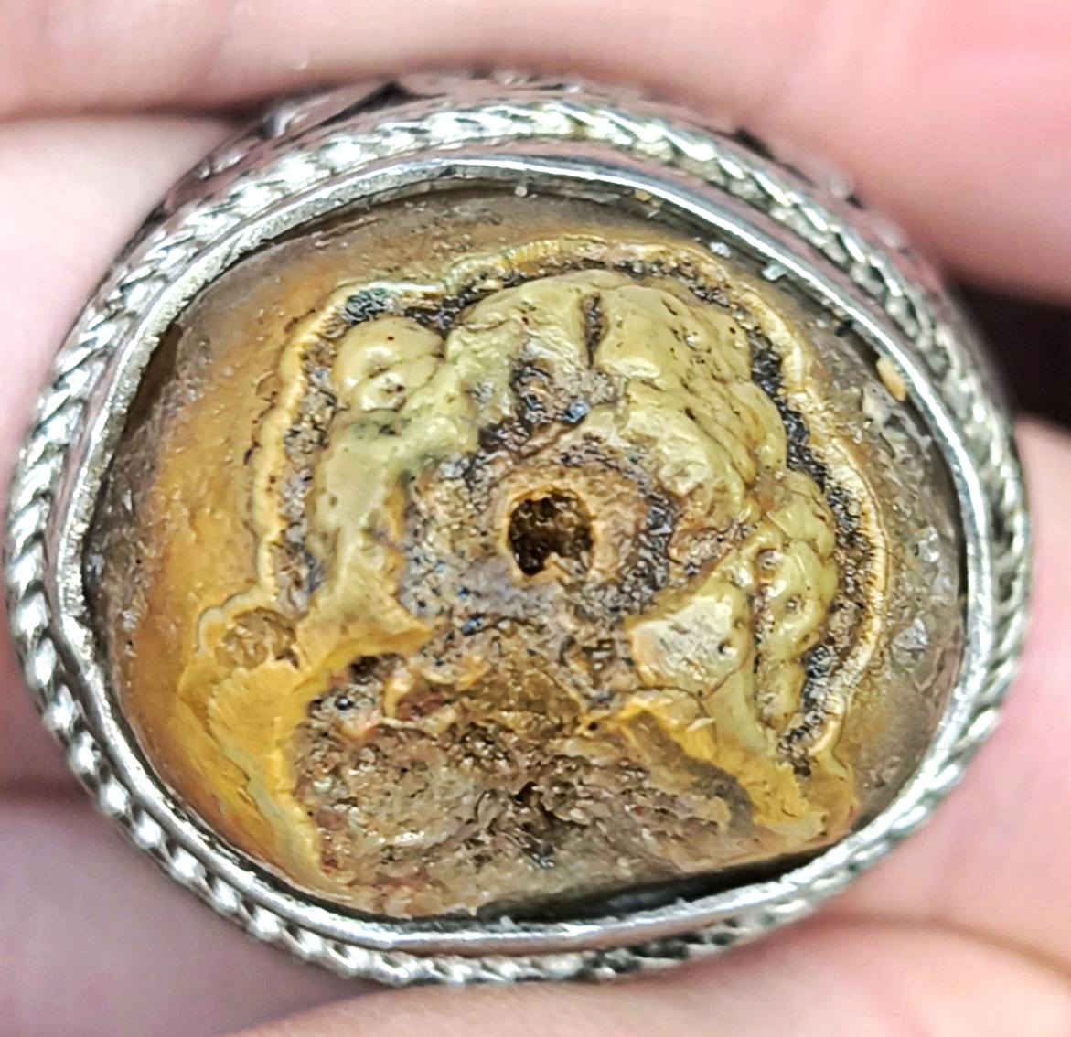 بسم الله . لوحه فنيه قديمه جدا من نوادر السلطاني الملاگط القديم تحفه ربانيه خشنه بصياغه سبع معادن طلاء فضه طلاء القطعه قديمه . مكاني بغداد ومتوفر خدمة توصيل لكافة محافظات العراق


**إذا كنت صاحب هذا الإعلان وتريد حذفه لأي سبب، رجاءا أرسل رسالة إلى الدعم الفني**