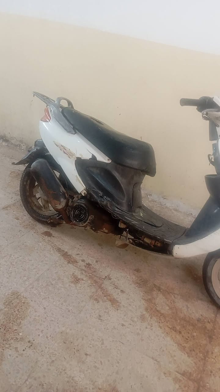 السلام عليكم دراجه للبيع دراجه لكزس دراجه الدراجه تخر تشغيل الدراجه رايدينها 200 وبيا مجال اللي يحب يتواصل وياي على هذا الرقم *********** مكاني بصره ابو الخصيب
